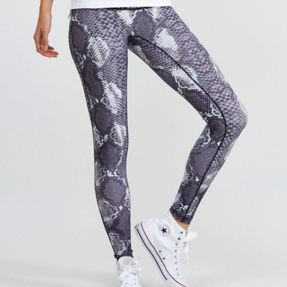PrismSport Fitspo SnakeSkin Legging in Viper Size S